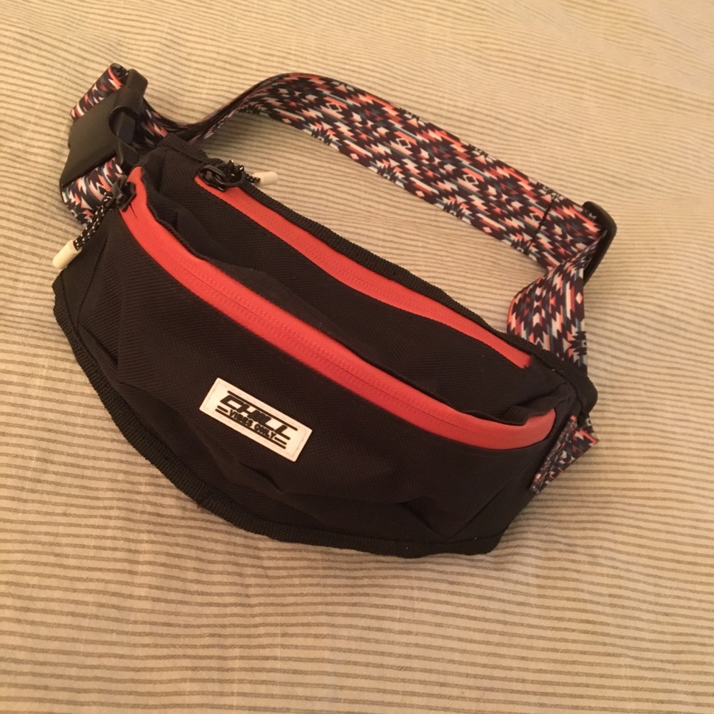 NWOT Fanny pack “chill vibes only”